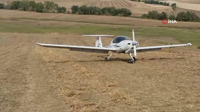 Training aircraft made emergency landing in field